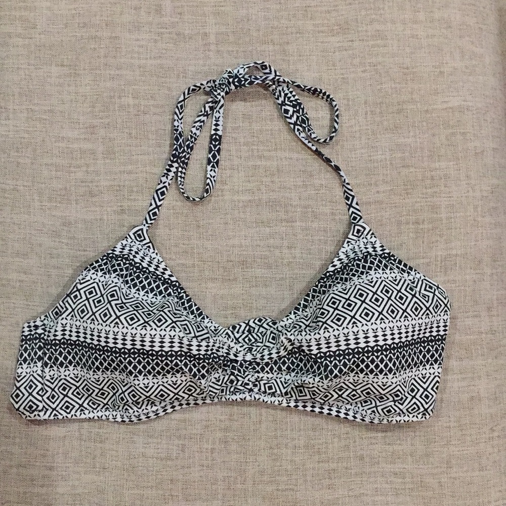 Victoria’s Secret Black & White Bathing Suit Top